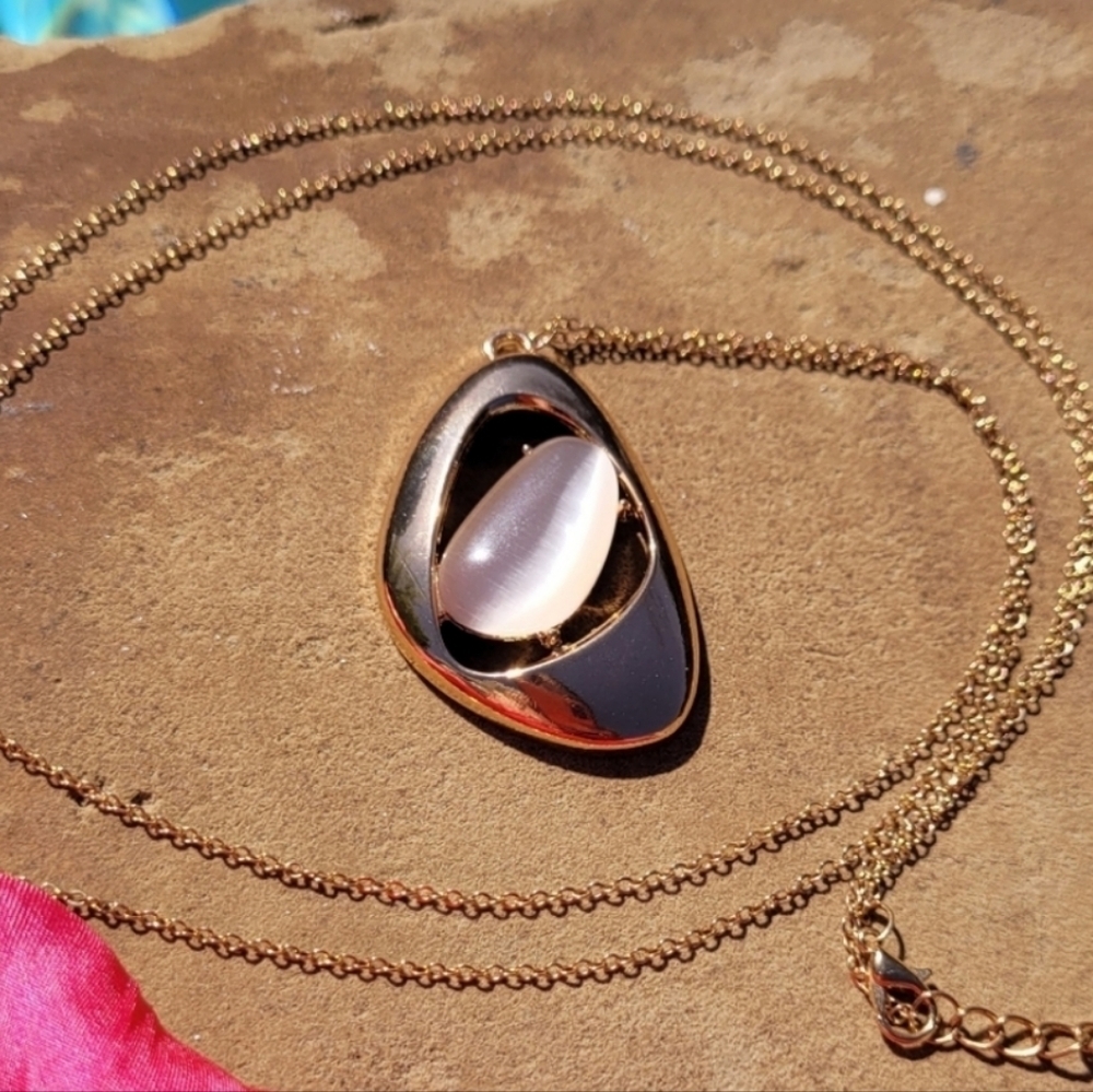 LONG GOLD MOONSTONE PENDANT NECKLACE